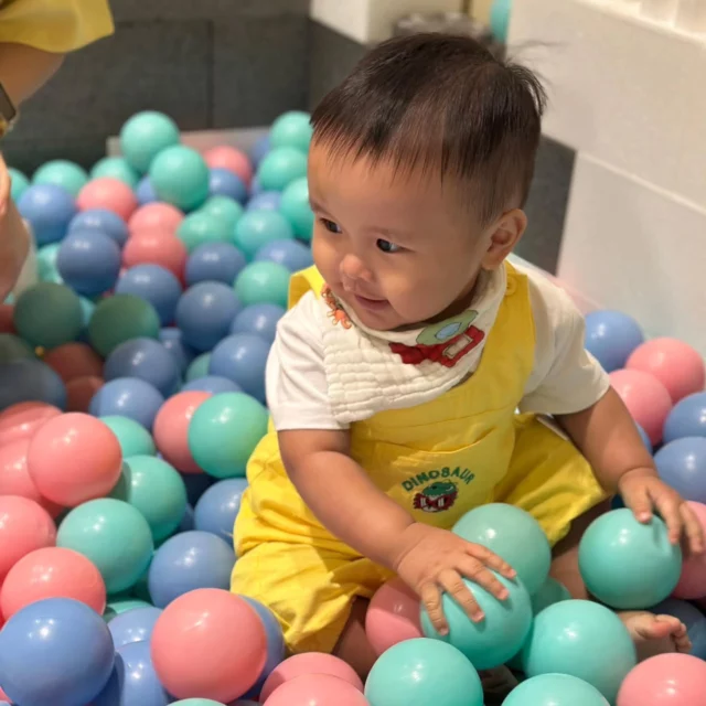 Fun at the kids room ball pit 🧸